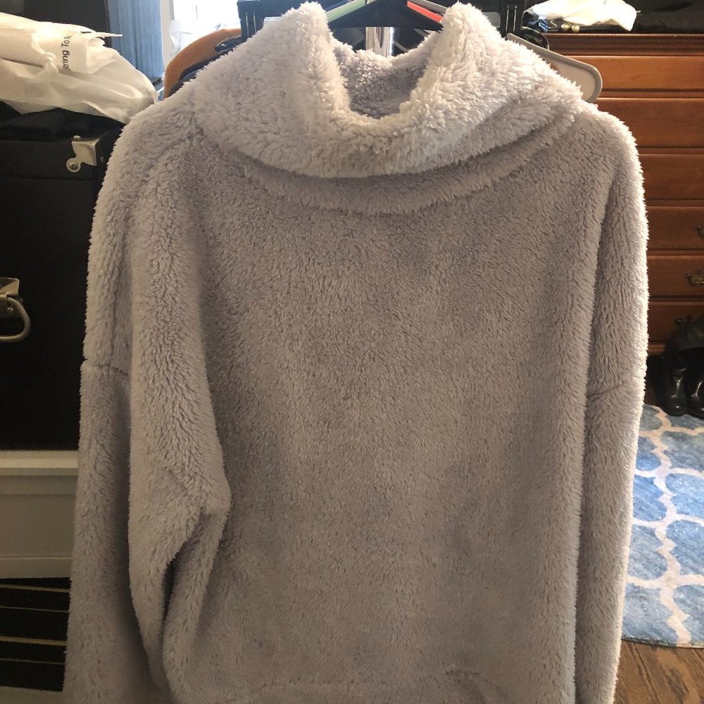 GAP Body fleece turtleneck sweatshirt